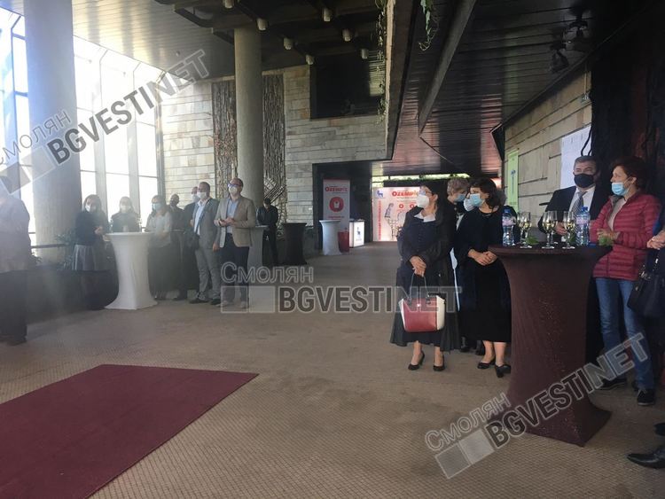 Удостоиха с награди лекарките-инфекционистки от смолянската болница. Те са бойците, които не само лекуват, но и запазиха отделението от инфекцията