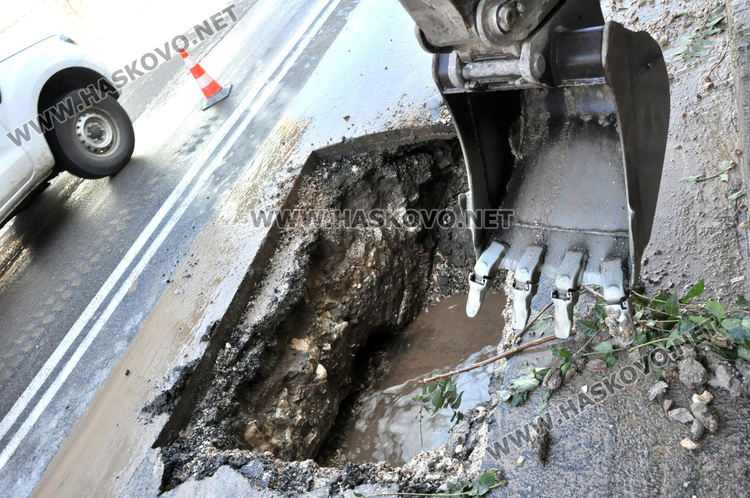 Центърът на Хасково без вода заради авария