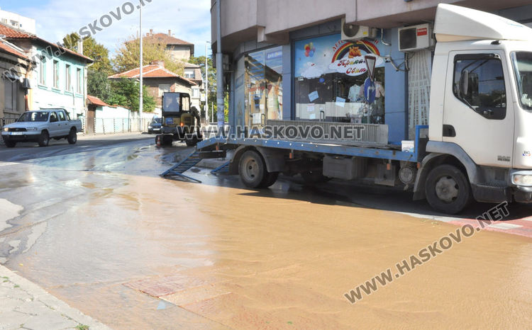 Центърът на Хасково без вода заради авария