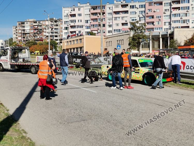Официален старт на рали шампионата в Хасково, пилот се заби в мантинела