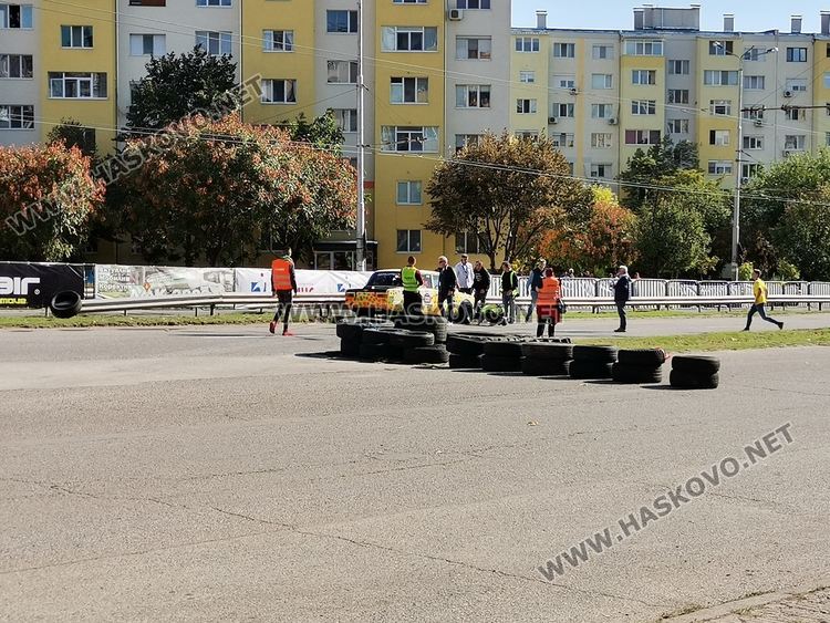 Официален старт на рали шампионата в Хасково, пилот се заби в мантинела
