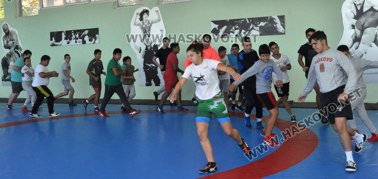 Още 3 медала за хасковските борци от държавното в Ловеч