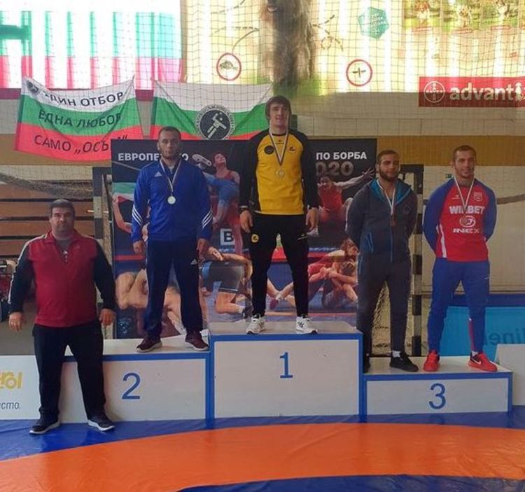 Още 3 медала за хасковските борци от държавното в Ловеч