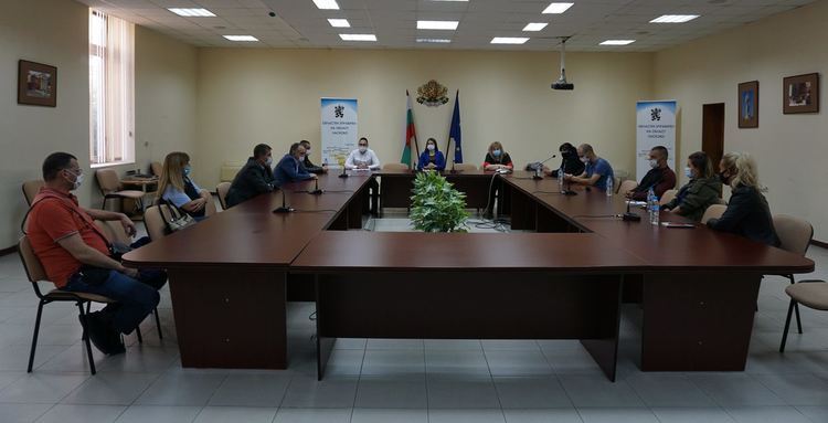 Подаваме сигнали и в полицията, ако видим хора без маски в магазин