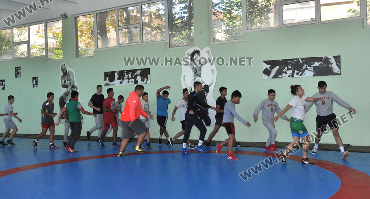 Още 3 медала за хасковските борци от държавното в Ловеч