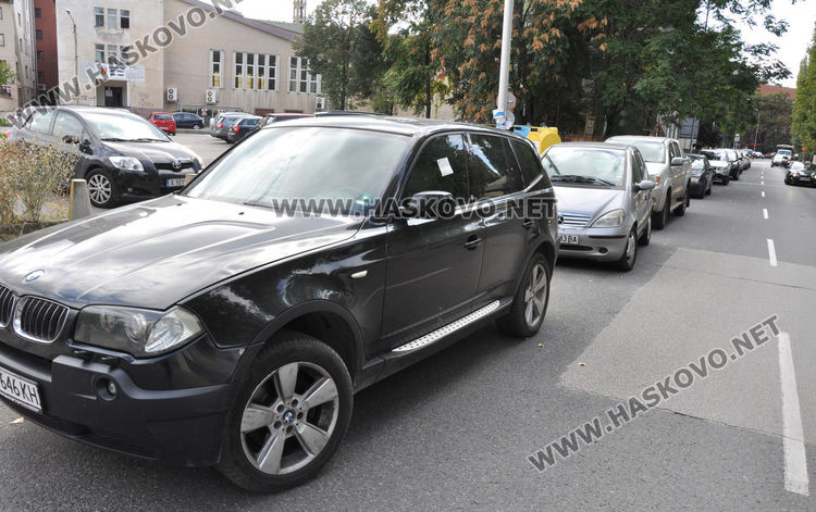 Множество глобени за неправилно паркиране на бивша синя зона в Хасково