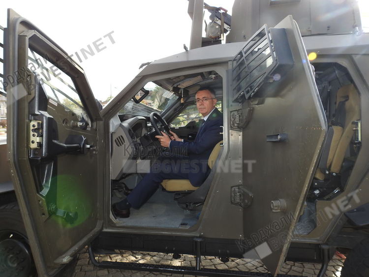 Българската армия направи подарък за Деня на Кърджали,представи шоу с техника и бойни умения/снимки/