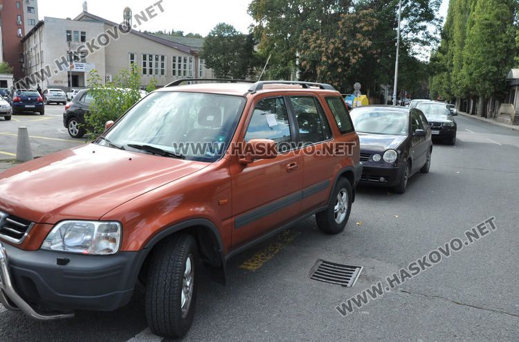Множество глобени за неправилно паркиране на бивша синя зона в Хасково