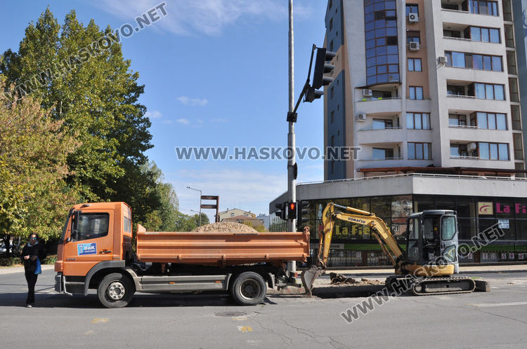 ВиК авария затрудни движението по Кърджалийска