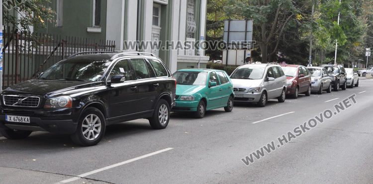 Множество глобени за неправилно паркиране на бивша синя зона в Хасково
