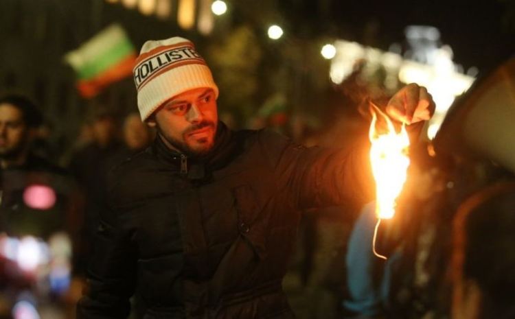 Ден 104: Протестът готви изненада за Борисов в сряда сутринта на Летище София