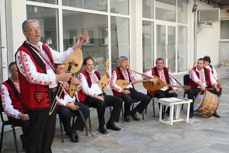 Народният оркестър покани на урок по родолюбие хасковски ученици