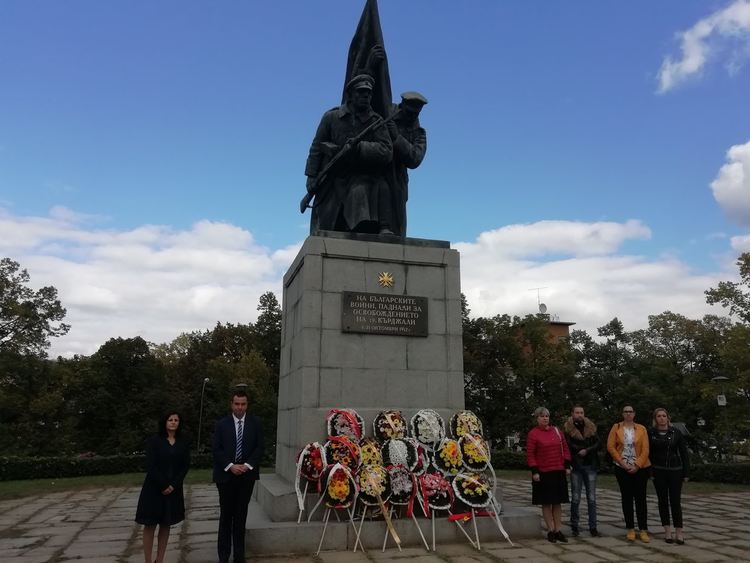 Областният управител и съветници от ПП ГЕРБ почетоха паметта на освободителите на Кърджали