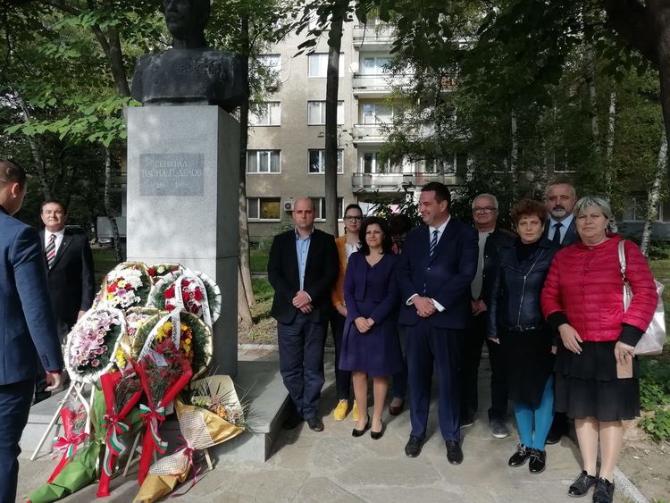 Областният управител и съветници от ПП ГЕРБ почетоха паметта на освободителите на Кърджали