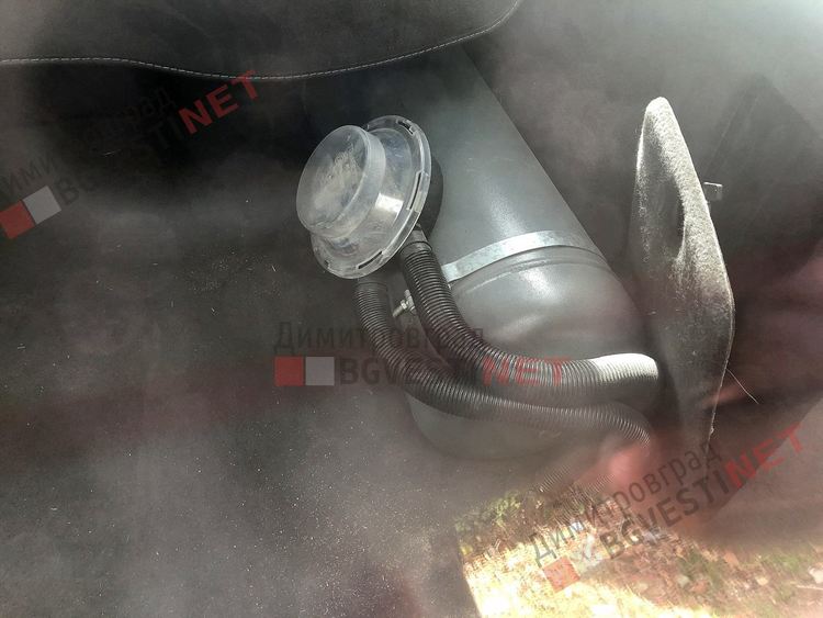 Две жени се спасиха от горящ автомобил с газова уредба на димитровградска улица