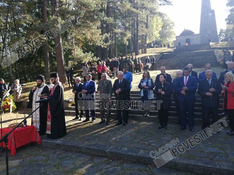 Панихида за загиналите в боевете на връх Средногорец отслужи архимандрит Висарион