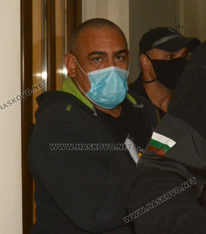 Работникът от траурната агенция със самопризнания за кокаина, остава в ареста