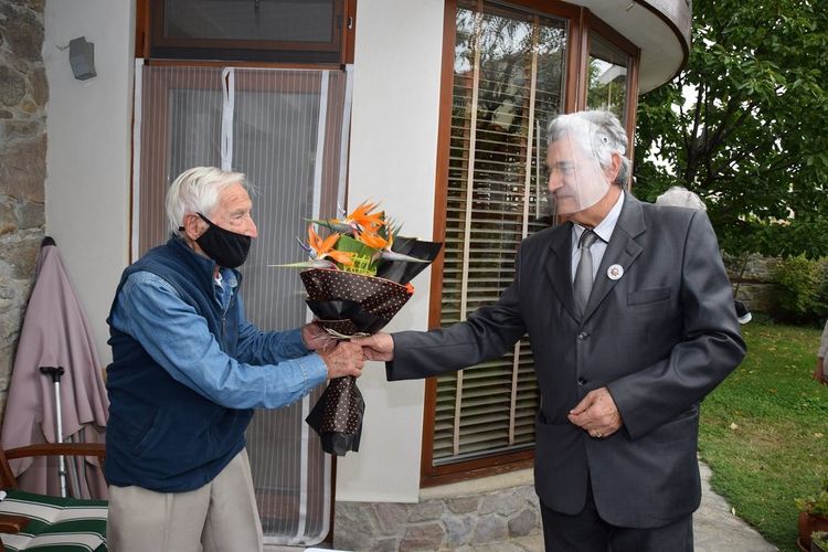 Столетникът дядо Петър всяка нощ слуша хубава музика в памет на своята голяма любов