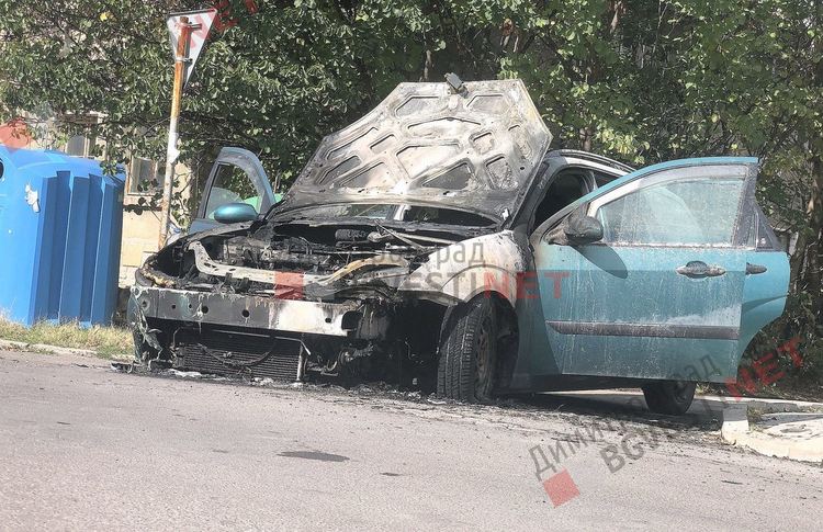 Две жени се спасиха от горящ автомобил с газова уредба на димитровградска улица