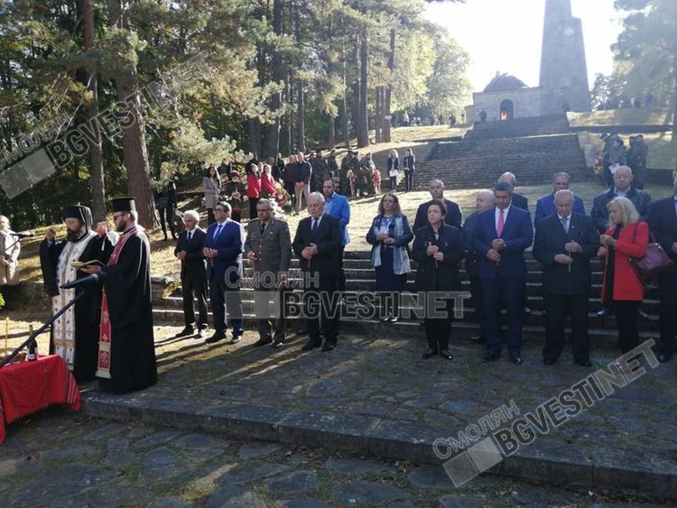 Панихида за загиналите в боевете на връх Средногорец отслужи архимандрит Висарион