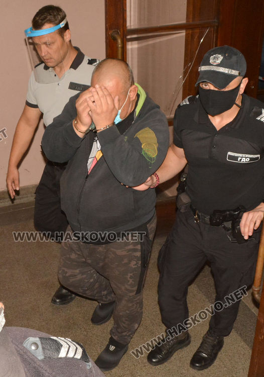 Работникът от траурната агенция със самопризнания за кокаина, остава в ареста