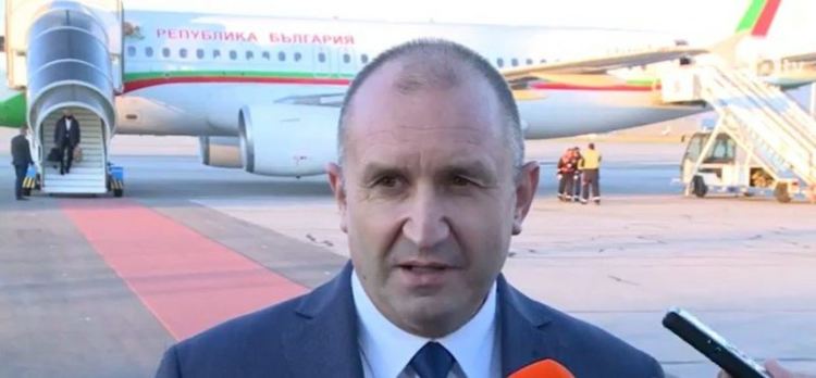 Президентът показа отрицателен PCR тест и обяви, че е жертва на активно мероприятие