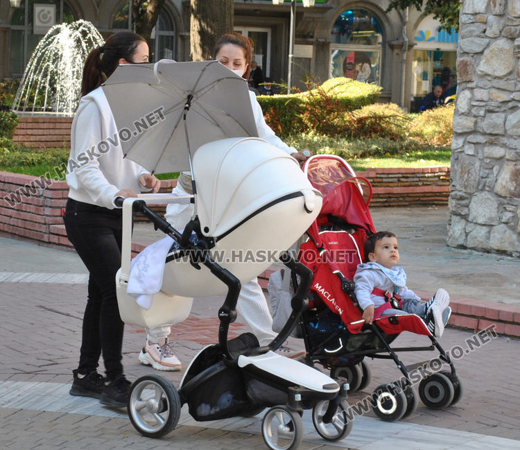 Проверяват за носене на маски в центъра на Хасково