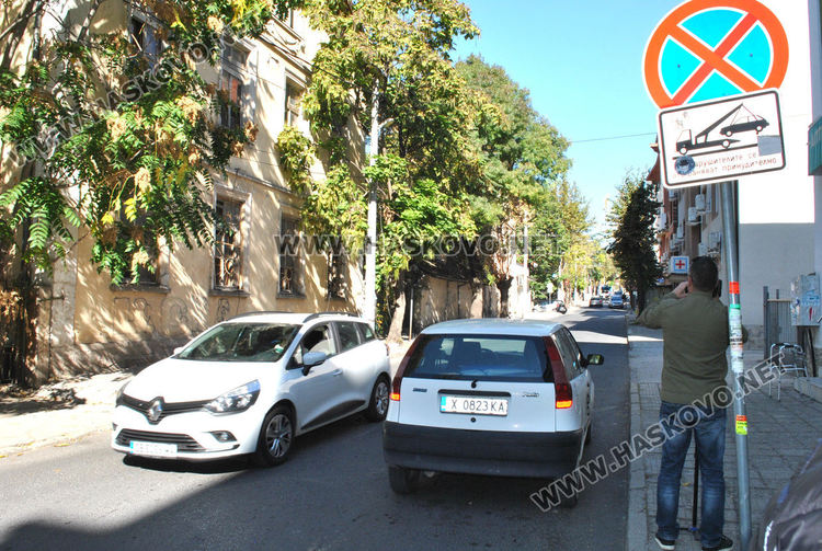 Общински съветник предлага „джобове“ за паркиране за отпушване на трафика в Хасково