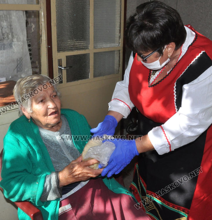 Вместо събиране на гъбарска среща, в Райново раздадоха топла гъбена чорба благотворително