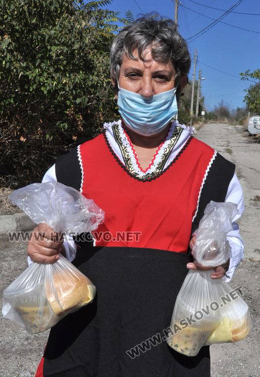 Вместо събиране на гъбарска среща, в Райново раздадоха топла гъбена чорба благотворително