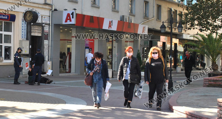 Проверяват за носене на маски в центъра на Хасково
