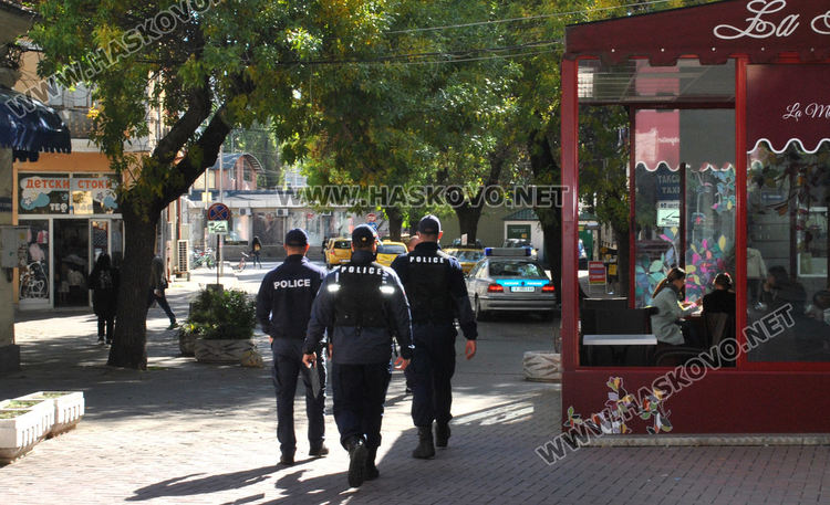 Проверяват за носене на маски в центъра на Хасково