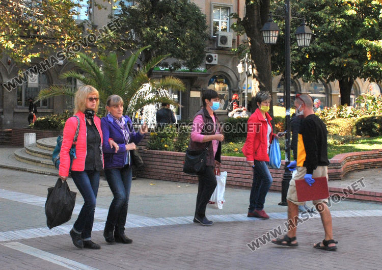 Проверяват за носене на маски в центъра на Хасково