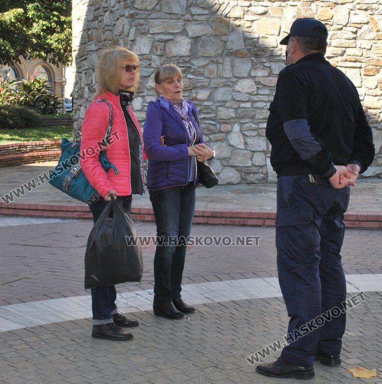 Проверяват за носене на маски в центъра на Хасково