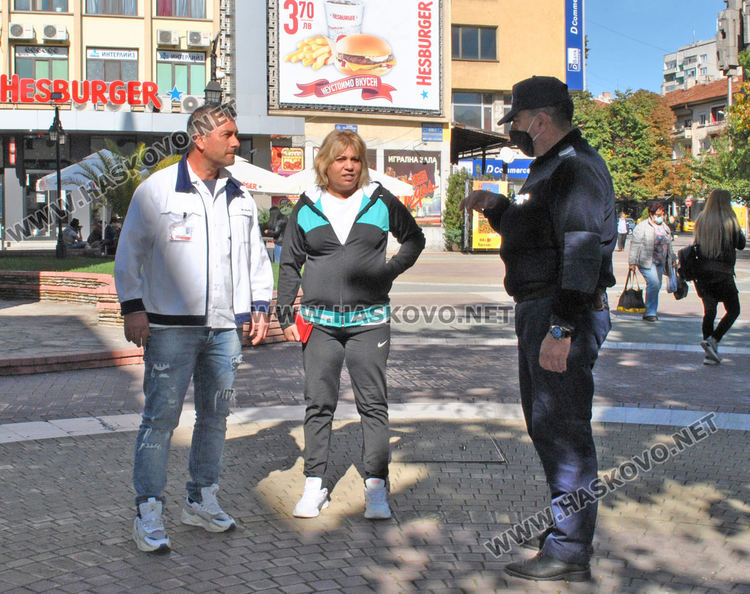 Проверяват за носене на маски в центъра на Хасково