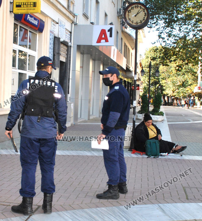 Проверяват за носене на маски в центъра на Хасково