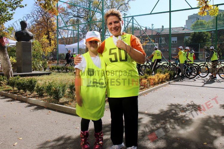Състезание "С велосипеди и ролери за здраве" отцепи движението около ЕГ "Иван Богоров" 