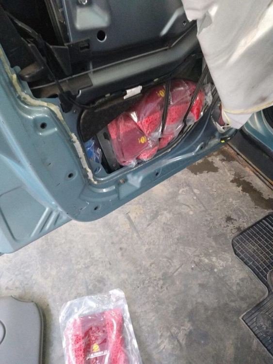 Лек автомобил „тапициран” с тютюн за наргиле спипаха на българо-турската граница