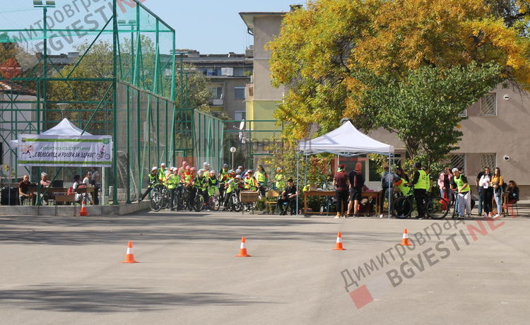 Състезание "С велосипеди и ролери за здраве" отцепи движението около ЕГ "Иван Богоров" 