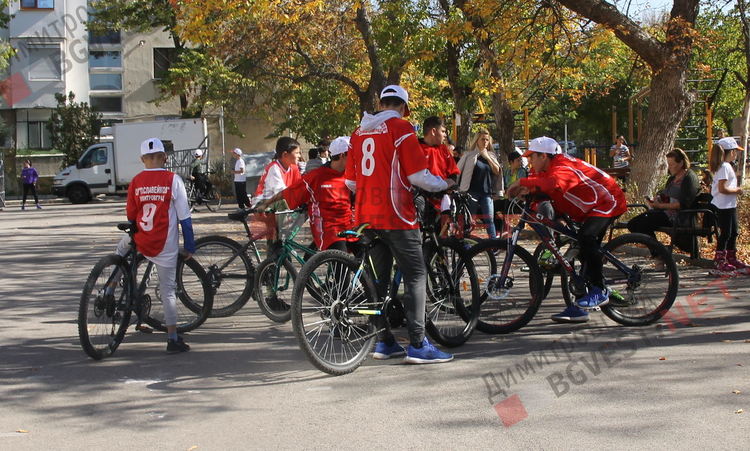 Състезание "С велосипеди и ролери за здраве" отцепи движението около ЕГ "Иван Богоров" 