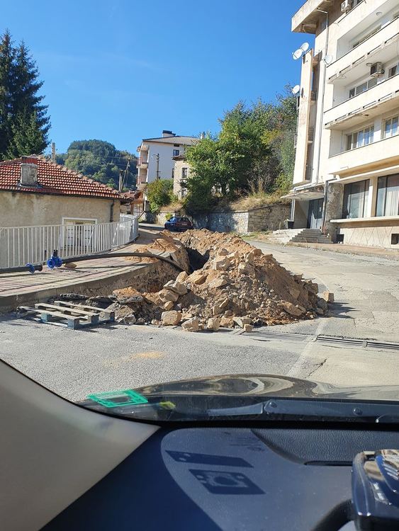 Усилено се асфалтират пътища в областта
