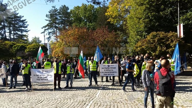 Мълчалив протест на полицаи и пожарникари в Кърджали, служителите на реда обидени на управляващите