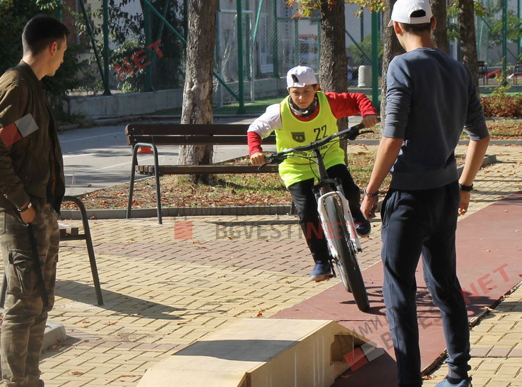 Състезание "С велосипеди и ролери за здраве" отцепи движението около ЕГ "Иван Богоров" 