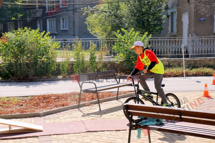 Състезание "С велосипеди и ролери за здраве" отцепи движението около ЕГ "Иван Богоров" 