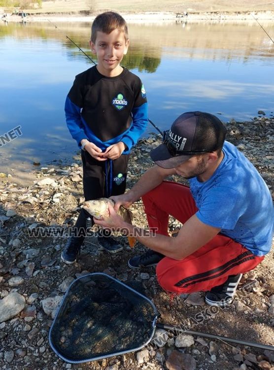 Читалищни дейци премериха слука на язовира край Бодрово