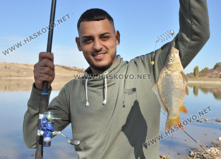 Читалищни дейци премериха слука на язовира край Бодрово