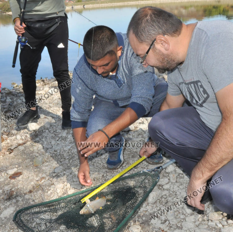 Читалищни дейци премериха слука на язовира край Бодрово