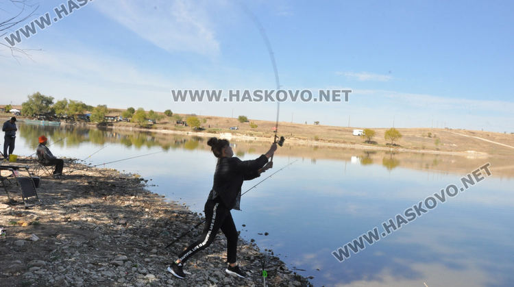 Читалищни дейци премериха слука на язовира край Бодрово