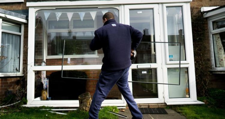 Монтажници на дограма и технически ръководители в строителството са най-желани на пазара на труда в Кърджали