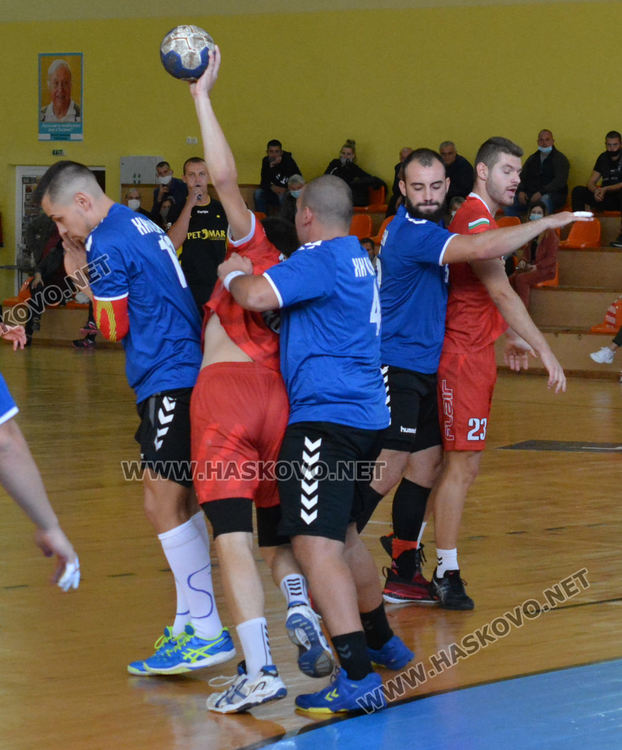 Хандбалистите на Хасково загубиха от Шумен в първото си домакинство за сезона